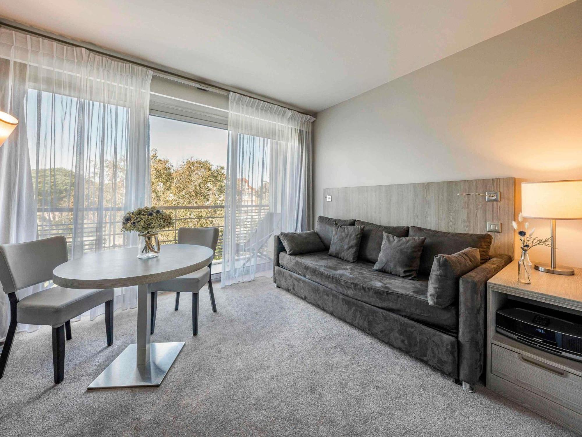 Classic Suite Inland View Sofa Bed